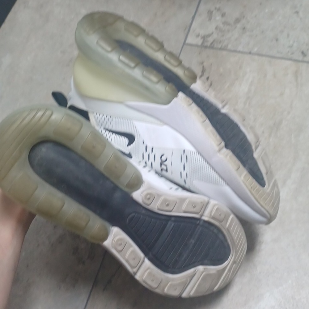 < Nike Air Max 270 White Sneakers Size 8.5 - Picture 6 of 7